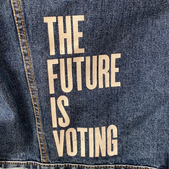 Limited edition Levi’s Jean Jacket with lettering on back - Picture 4 of 4